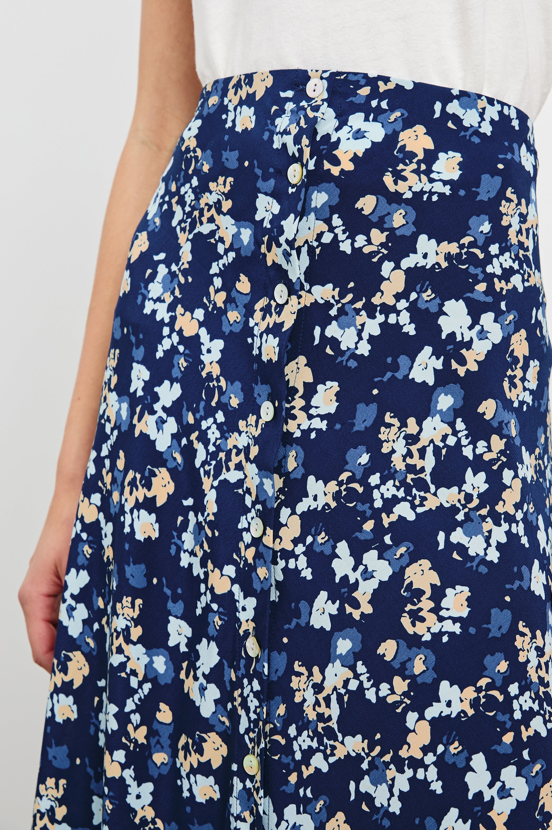 ROSETTA JUPPE - NAVY FLORA